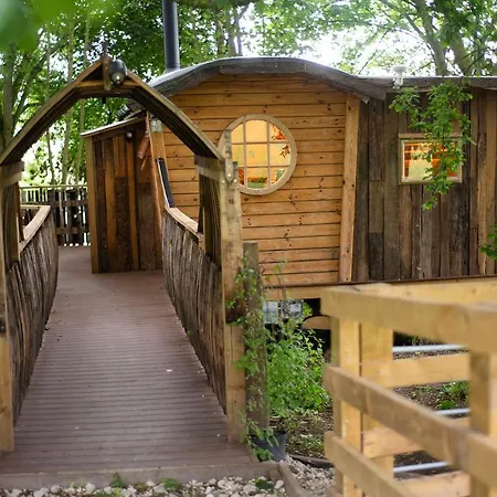 Burtree Country House, Tipi'S, Treehouse & Lodge & House Rooms With Hot Tubs In A Private Garden Thirsk Exterior photo