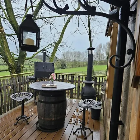 Burtree Country House, Tipi'S, Treehouse & Lodge & House Rooms With Hot Tubs In A Private Garden Thirsk Exterior photo