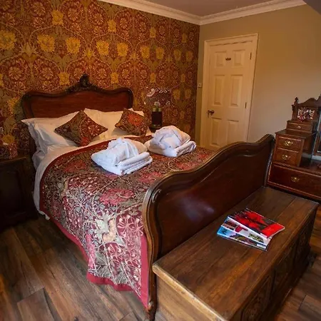 Burtree Country House, Tipi'S, Treehouse & Lodge & House Rooms With Hot Tubs In A Private Garden Thirsk Exterior photo