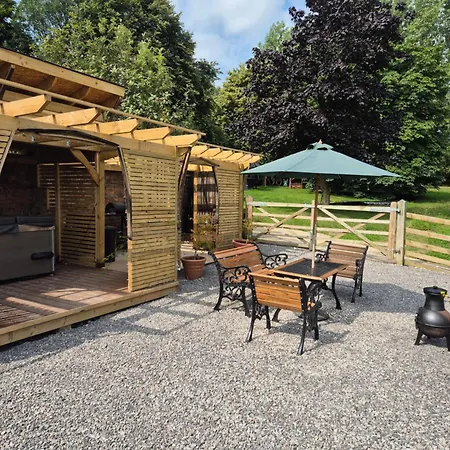 Burtree Country House, Tipi'S, Treehouse & Lodge & House Rooms With Hot Tubs In A Private Garden Thirsk Exterior photo