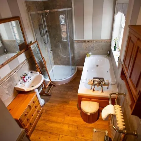 Burtree Country House, Tipi'S, Treehouse & Lodge & House Rooms With Hot Tubs In A Private Garden Thirsk Exterior photo