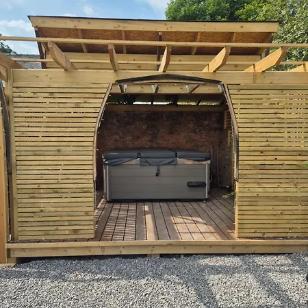 Burtree Country House, Tipi'S, Treehouse & Lodge & House Rooms With Hot Tubs In A Private Garden Thirsk Exterior photo