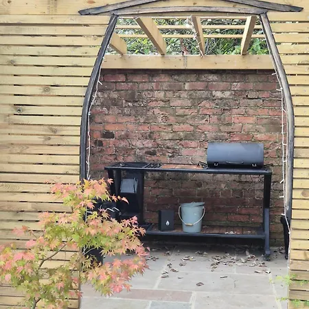 Burtree Country House, Tipi'S, Treehouse & Lodge & House Rooms With Hot Tubs In A Private Garden Thirsk Exterior photo