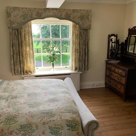 Burtree Country House, Tipi'S, Treehouse & Lodge & House Rooms With Hot Tubs In A Private Garden Thirsk Exterior photo
