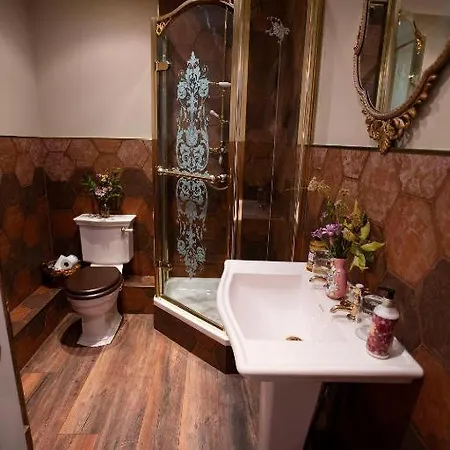 Burtree Country House, Tipi'S, Treehouse & Lodge & House Rooms With Hot Tubs In A Private Garden Thirsk Exterior photo