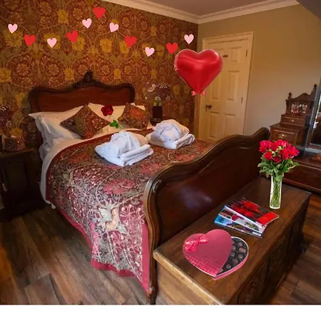 Burtree Country House, Tipi'S, Treehouse & Lodge & House Rooms With Hot Tubs In A Private Garden Thirsk Exterior photo