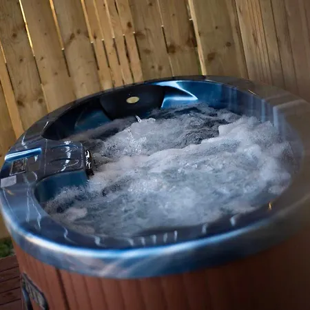 Burtree Country House, Tipi'S, Treehouse & Lodge & House Rooms With Hot Tubs In A Private Garden Thirsk Exterior photo