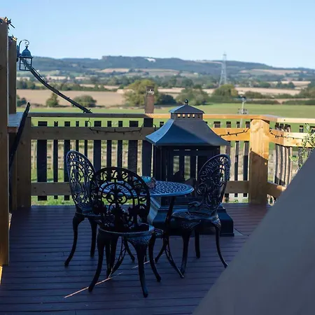Burtree Country House, Tipi'S, Treehouse & Lodge & House Rooms With Hot Tubs In A Private Garden Thirsk Exterior photo