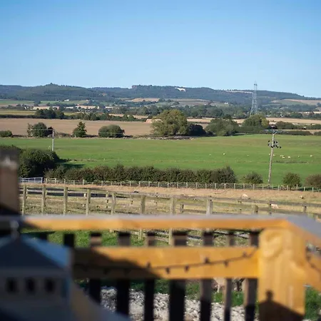 Burtree Country House, Tipi'S, Treehouse & Lodge & House Rooms With Hot Tubs In A Private Garden Thirsk Exterior photo