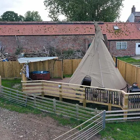 Burtree Country House, Tipi'S, Treehouse & Lodge & House Rooms With Hot Tubs In A Private Garden Thirsk Exterior photo