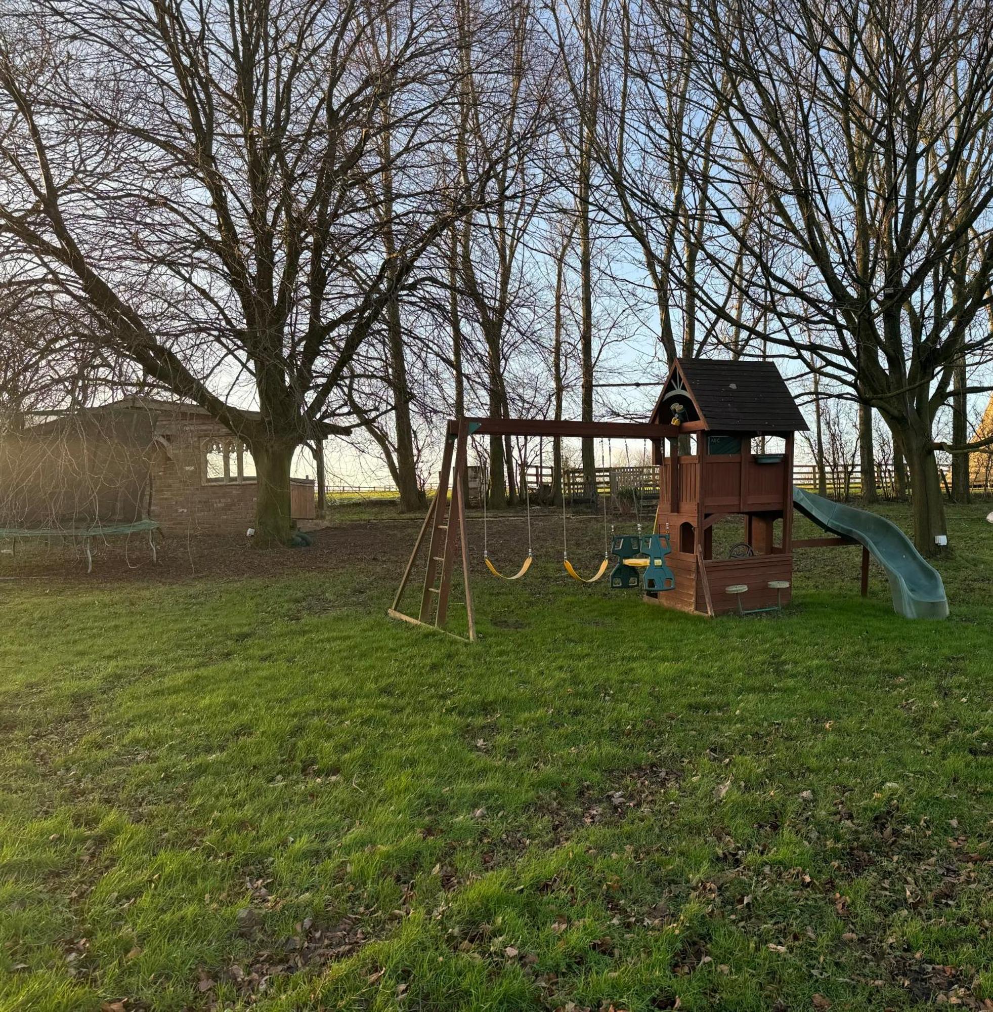 Burtree Country House, Tipi's, Treehouse & & House With Hot Tubs In A Private Garden Lodge *