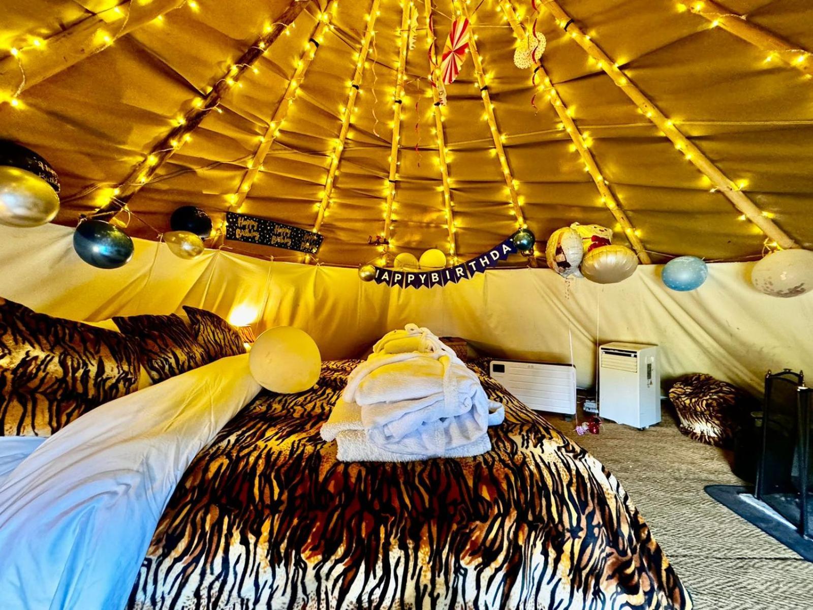 Burtree Country House, Tipi's, Treehouse & & House With Hot Tubs In A Private Garden Lodge