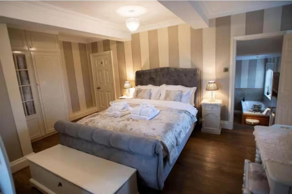 Burtree Country House, Tipi's, Treehouse & & House With Hot Tubs In A Private Garden Lodge *