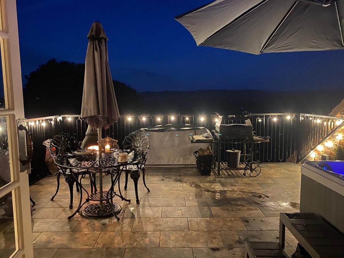 Burtree Country House, Tipi's, Treehouse & & House With Hot Tubs In A Private Garden Lodge *