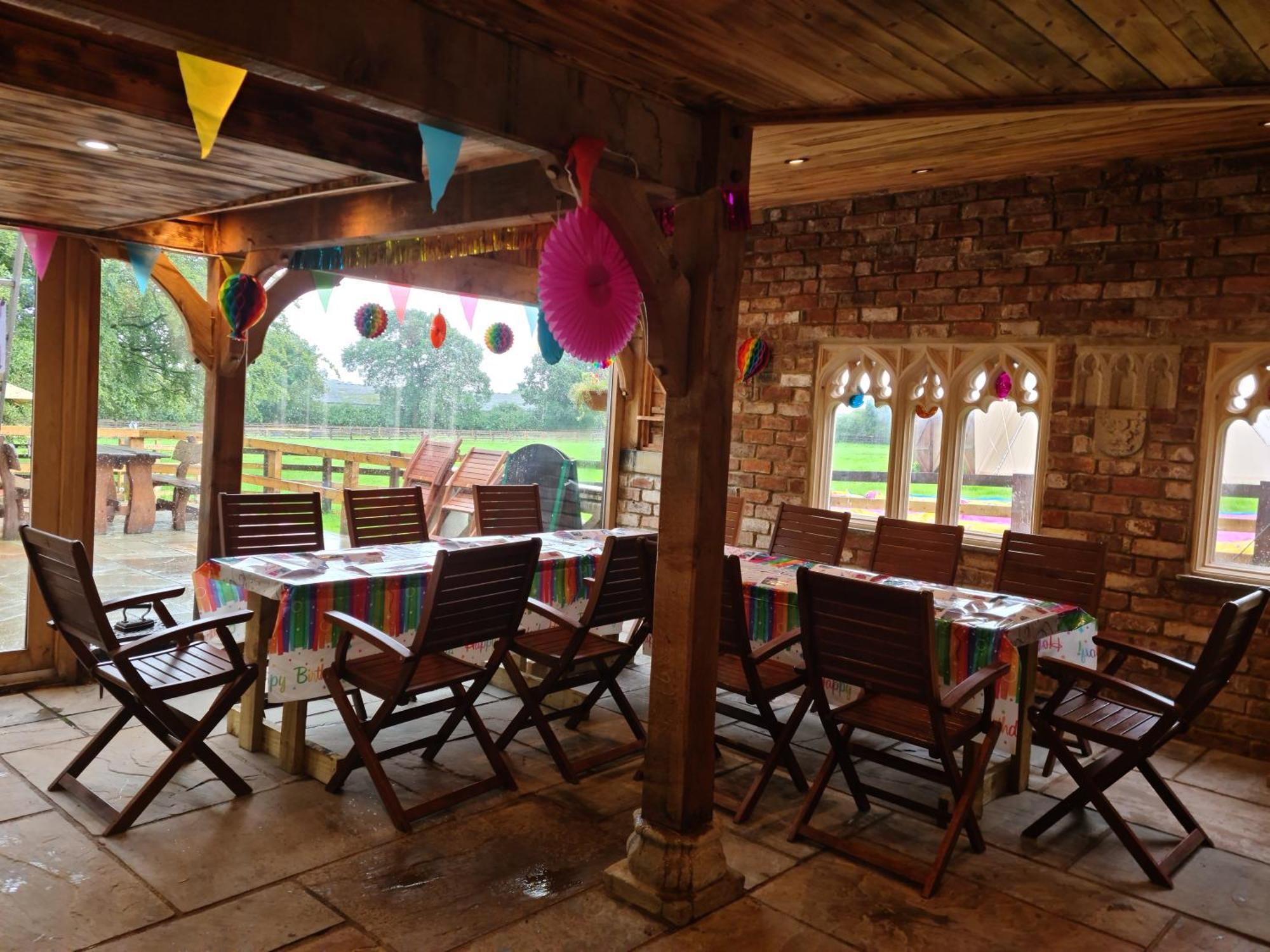 Lodge Burtree Country House, Tipi's, Treehouse & & House With Hot Tubs In A Private Garden