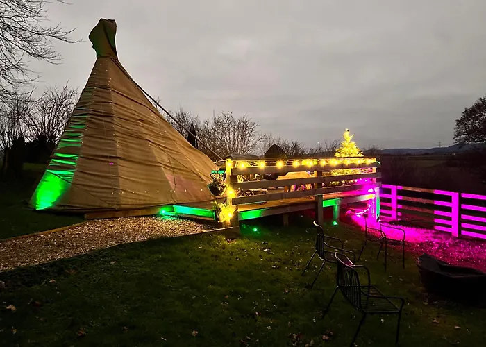 Burtree Country House, Tipi\'S, Treehouse & Lodge & House Rooms With Hot Tubs In A Private Garden
