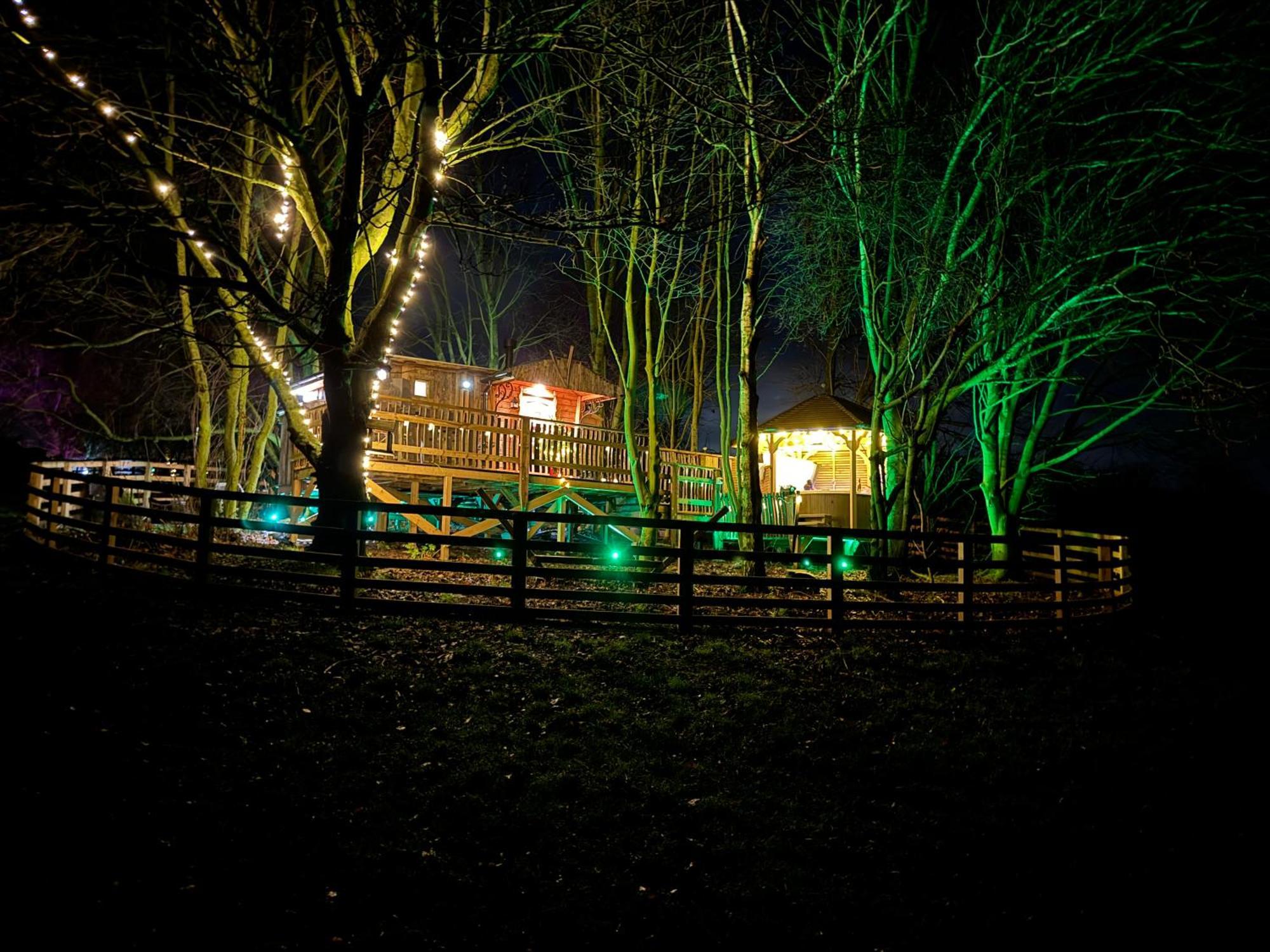 Lodge Burtree Country House, Tipi's, Treehouse & & House With Hot Tubs In A Private Garden