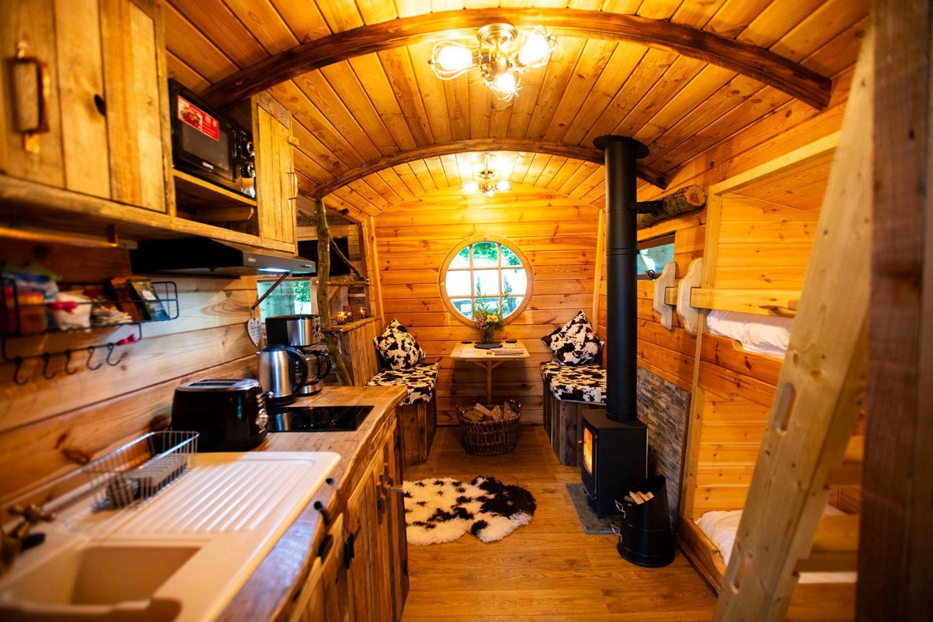 Lodge Burtree Country House, Tipi's, Treehouse & & House With Hot Tubs In A Private Garden *