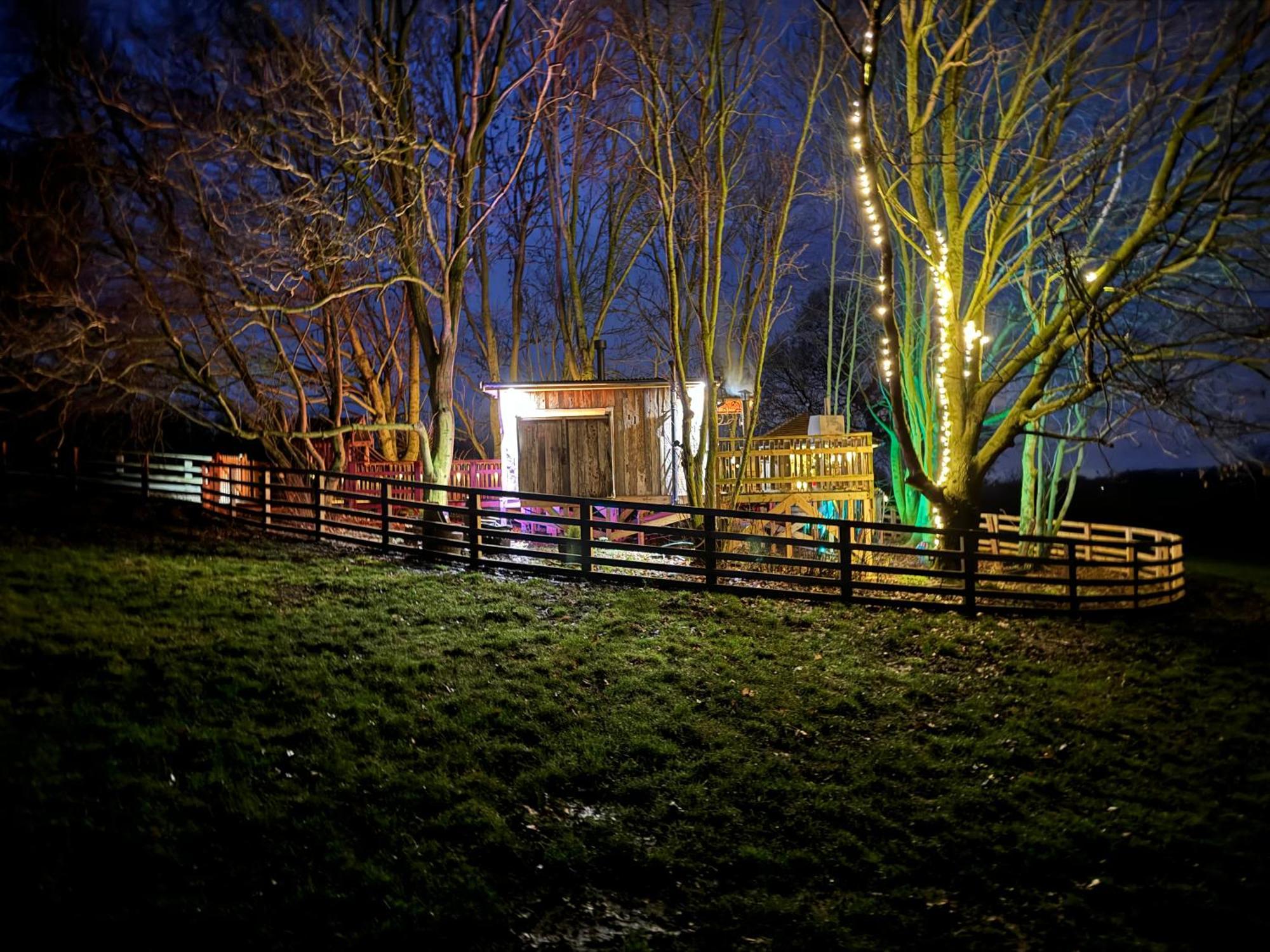Burtree Country House, Tipi's, Treehouse & & House With Hot Tubs In A Private Garden Lodge *