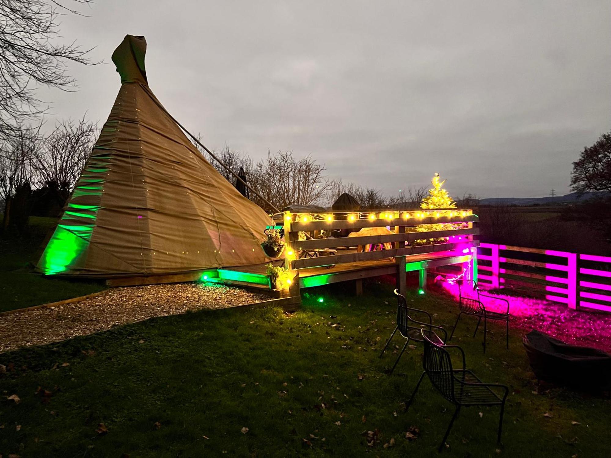 Lodge Burtree Country House, Tipi's, Treehouse & & House With Hot Tubs In A Private Garden Thirsk