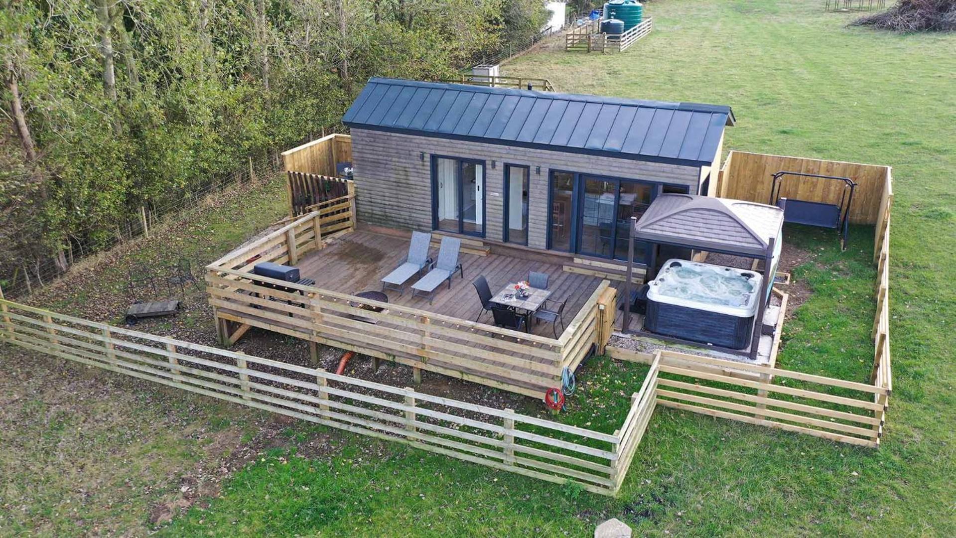 Burtree Country House, Tipi's, Treehouse & & House With Hot Tubs In A Private Garden * Thirsk