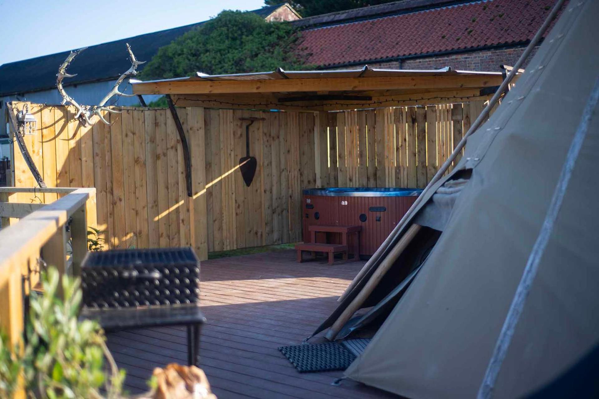 Burtree Country House, Tipi's, Treehouse & & House With Hot Tubs In A Private Garden Lodge Thirsk