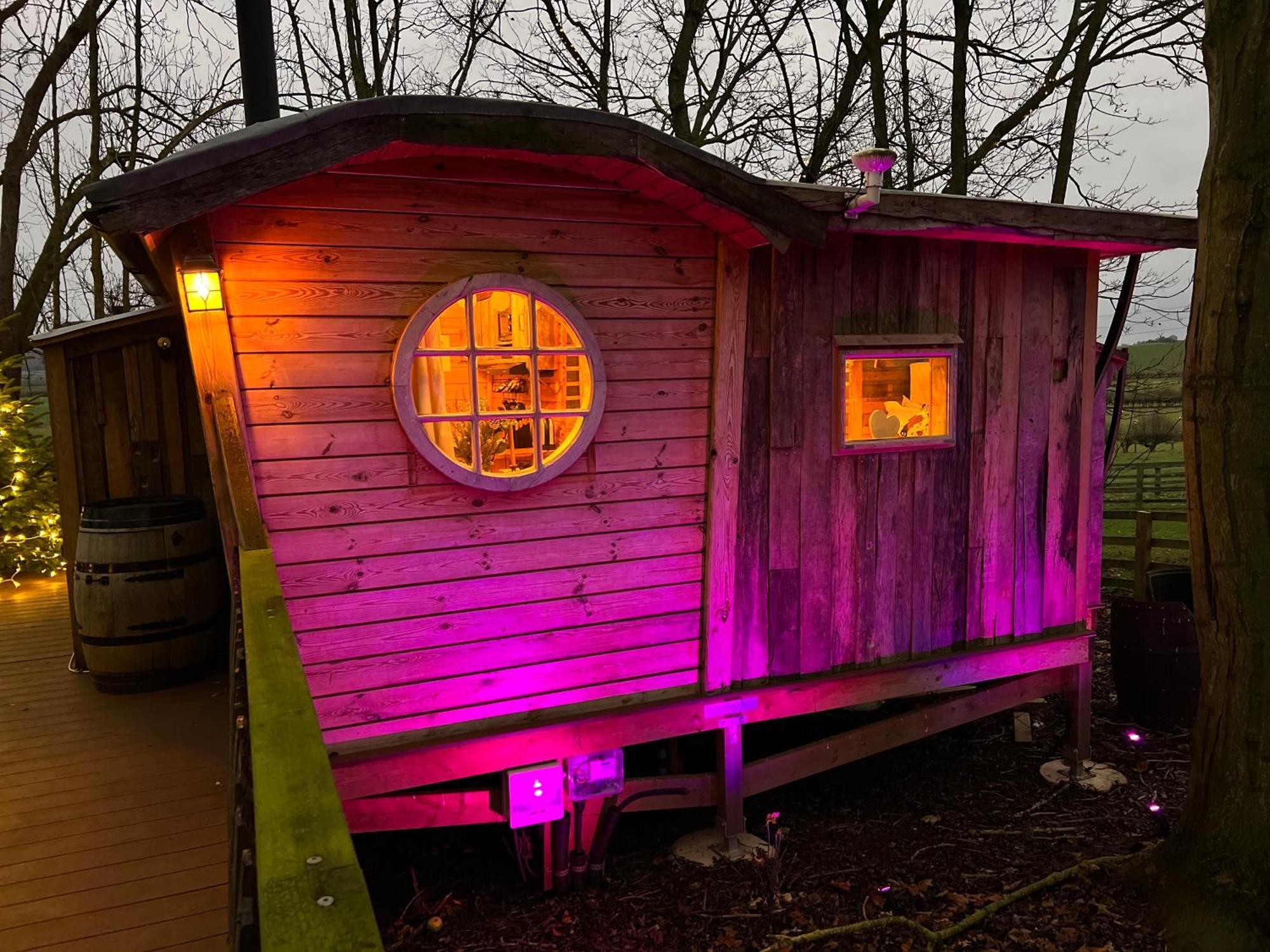 Lodge Burtree Country House, Tipi's, Treehouse & & House With Hot Tubs In A Private Garden *