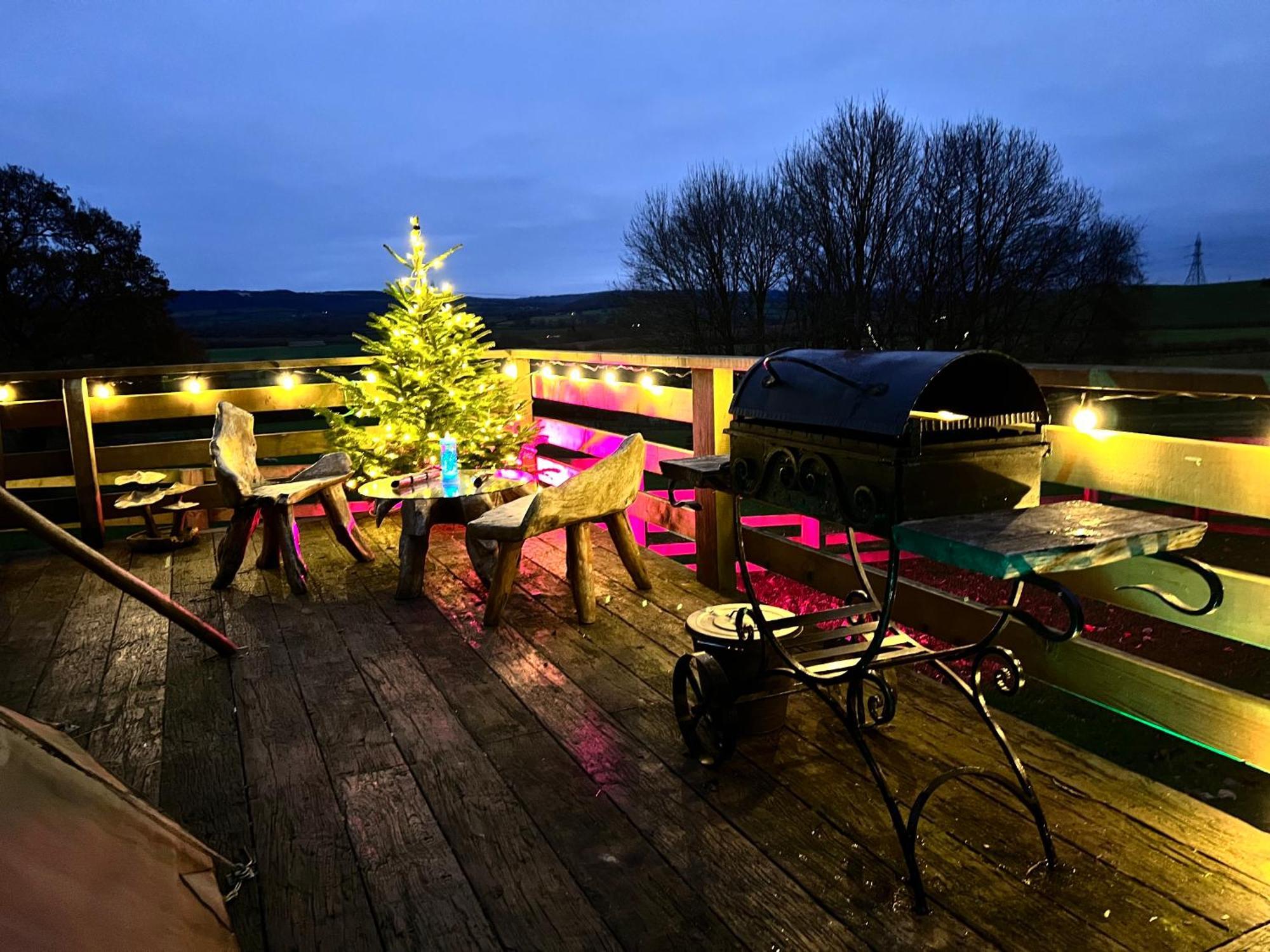 Lodge Burtree Country House, Tipi's, Treehouse & & House With Hot Tubs In A Private Garden Thirsk