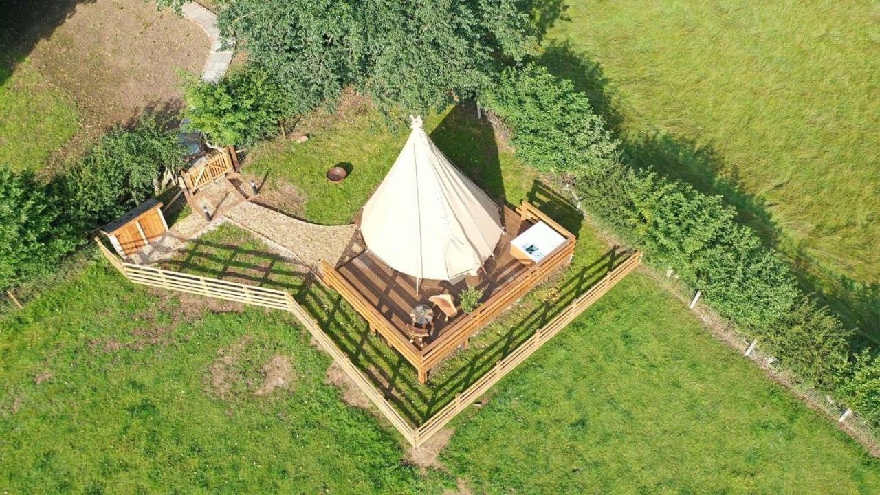 Burtree Country House, Tipi's, Treehouse & & House With Hot Tubs In A Private Garden * Thirsk