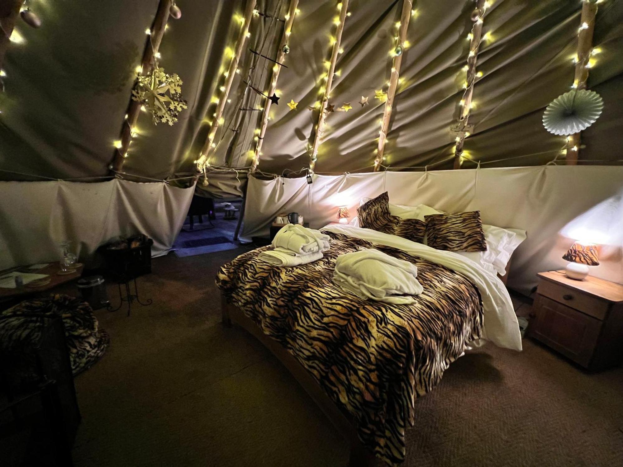Lodge Burtree Country House, Tipi's, Treehouse & & House With Hot Tubs In A Private Garden