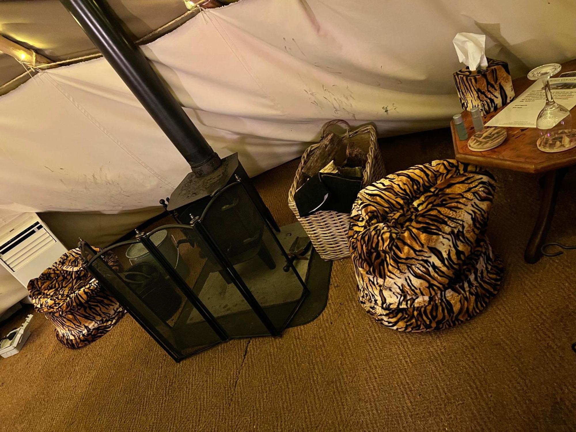 Lodge Burtree Country House, Tipi's, Treehouse & & House With Hot Tubs In A Private Garden *