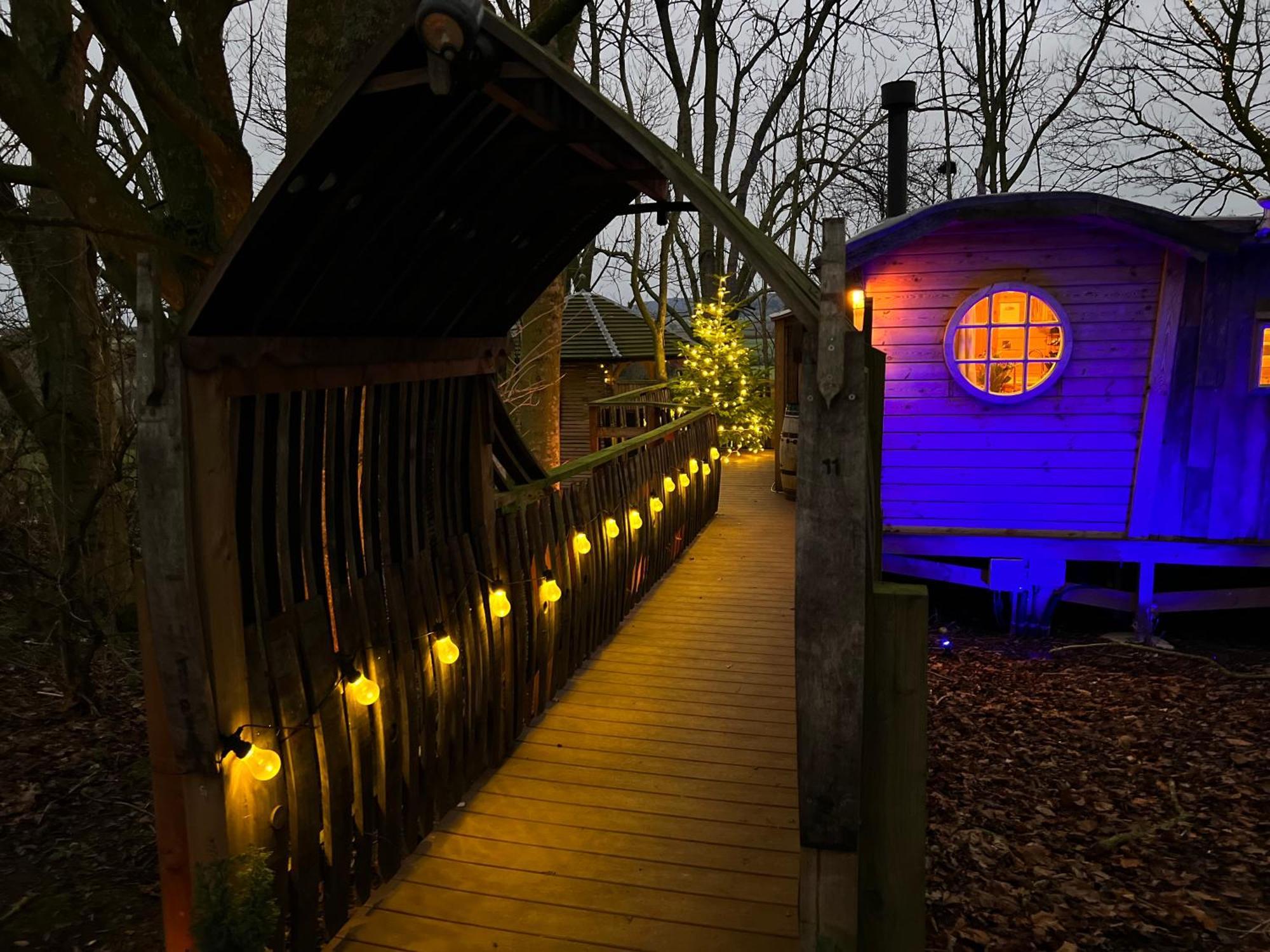 Burtree Country House, Tipi's, Treehouse & & House With Hot Tubs In A Private Garden Lodge *