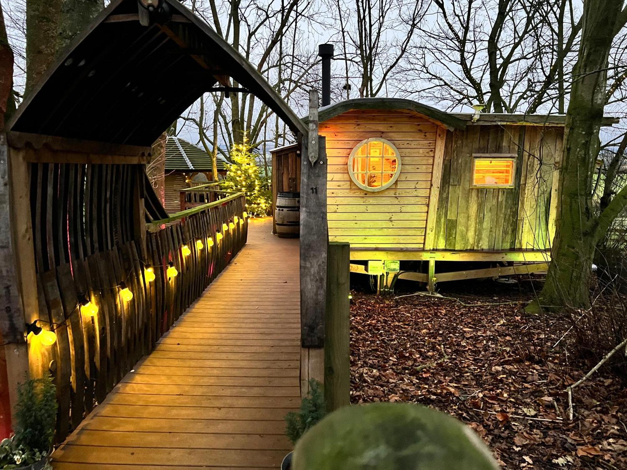 Lodge Burtree Country House, Tipi's, Treehouse & & House With Hot Tubs In A Private Garden