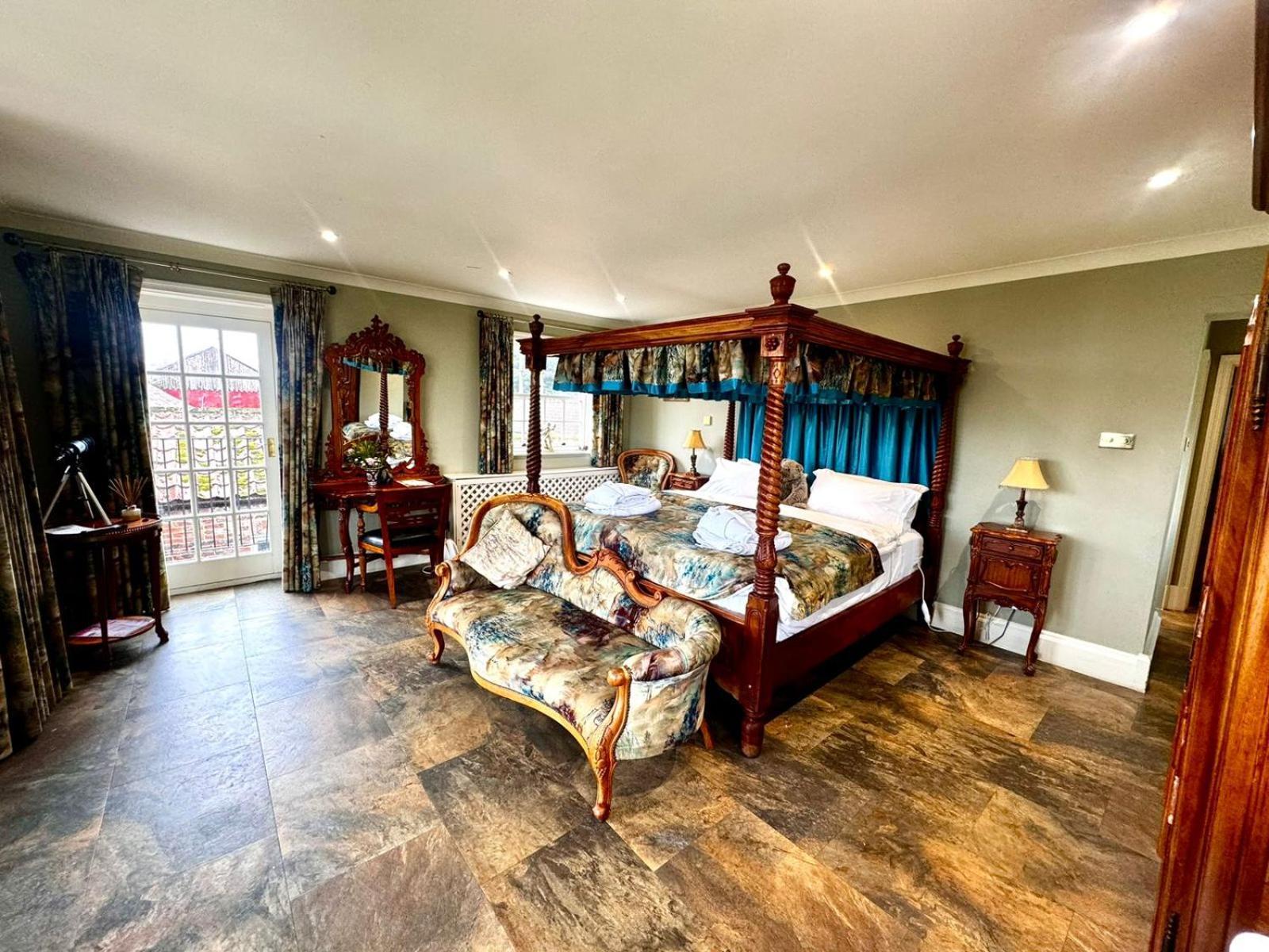 Lodge Burtree Country House, Tipi's, Treehouse & & House With Hot Tubs In A Private Garden Thirsk