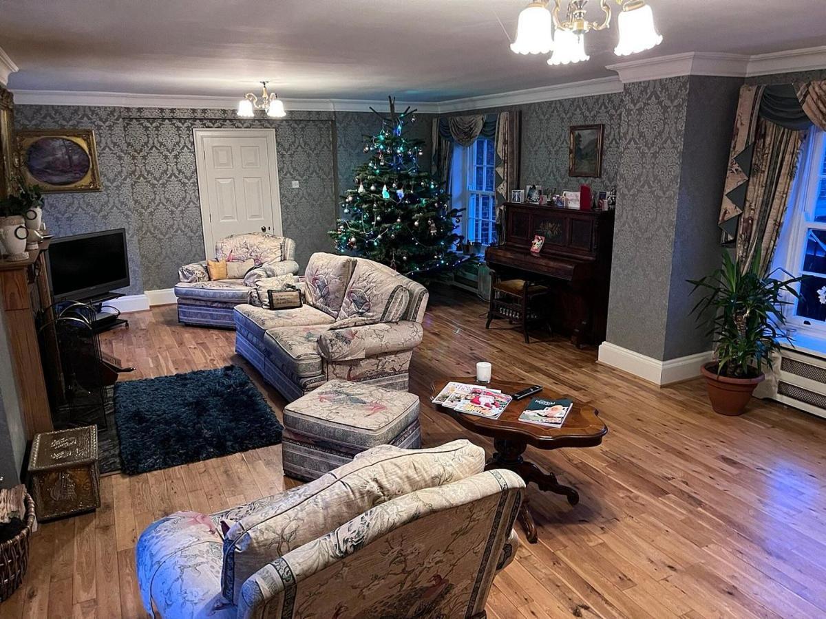 Burtree Country House, Tipi's, Treehouse & & House With Hot Tubs In A Private Garden * Thirsk