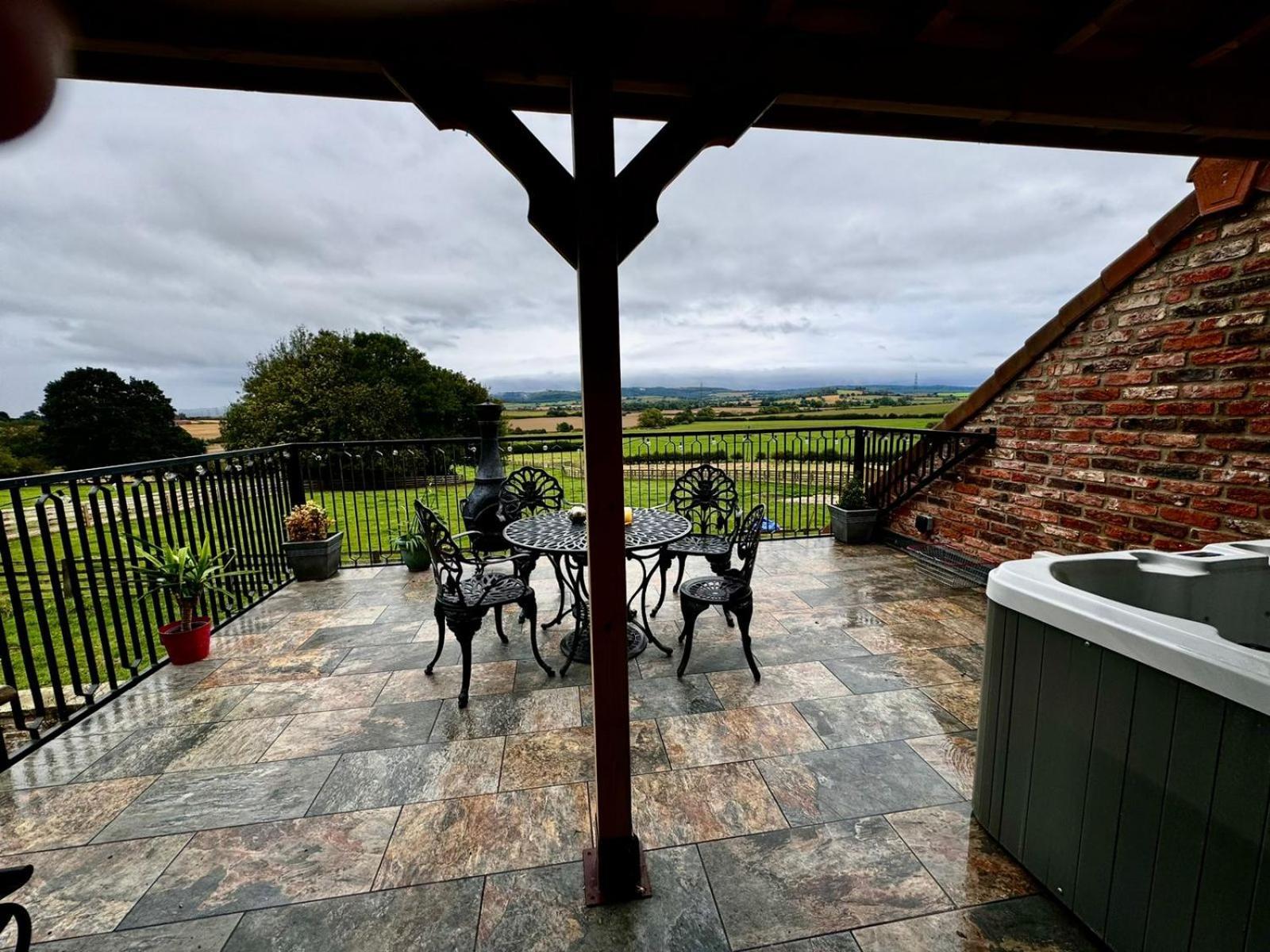 Burtree Country House, Tipi's, Treehouse & & House With Hot Tubs In A Private Garden Lodge *