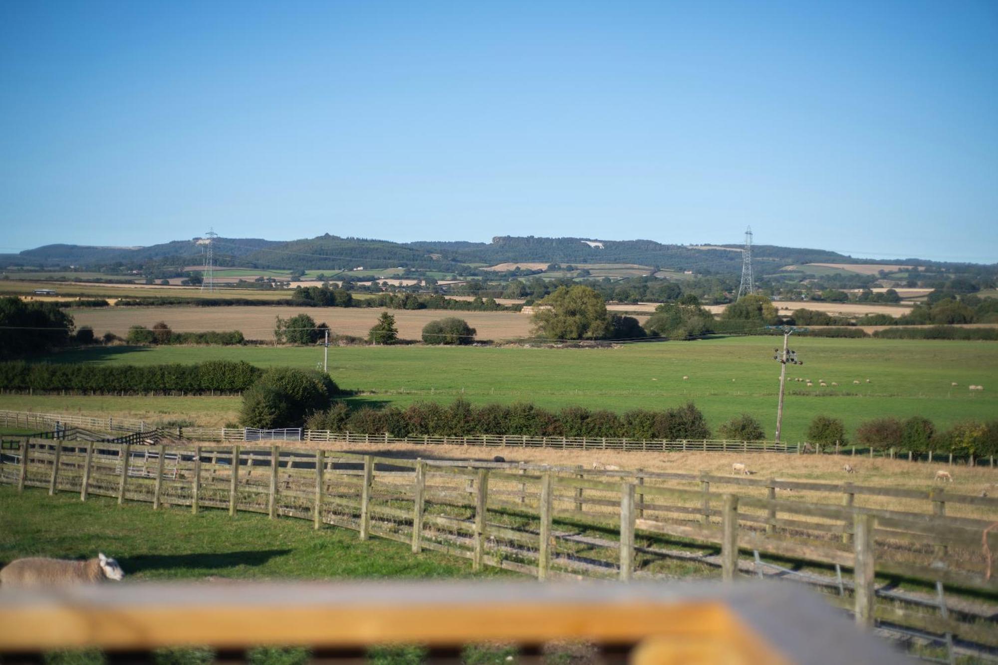 Burtree Country House, Tipi's, Treehouse & & House With Hot Tubs In A Private Garden Lodge *