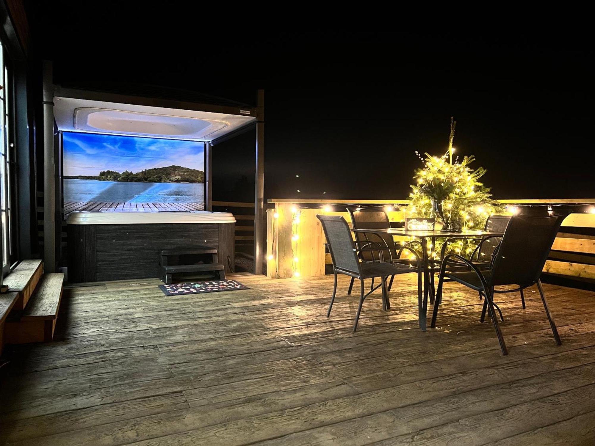 Lodge Burtree Country House, Tipi's, Treehouse & & House With Hot Tubs In A Private Garden