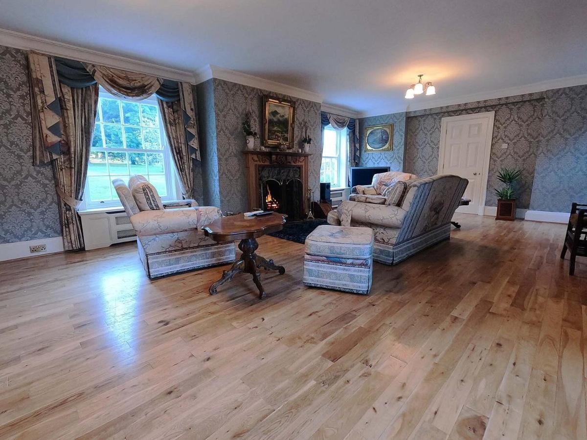 Burtree Country House, Tipi's, Treehouse & & House With Hot Tubs In A Private Garden Lodge *