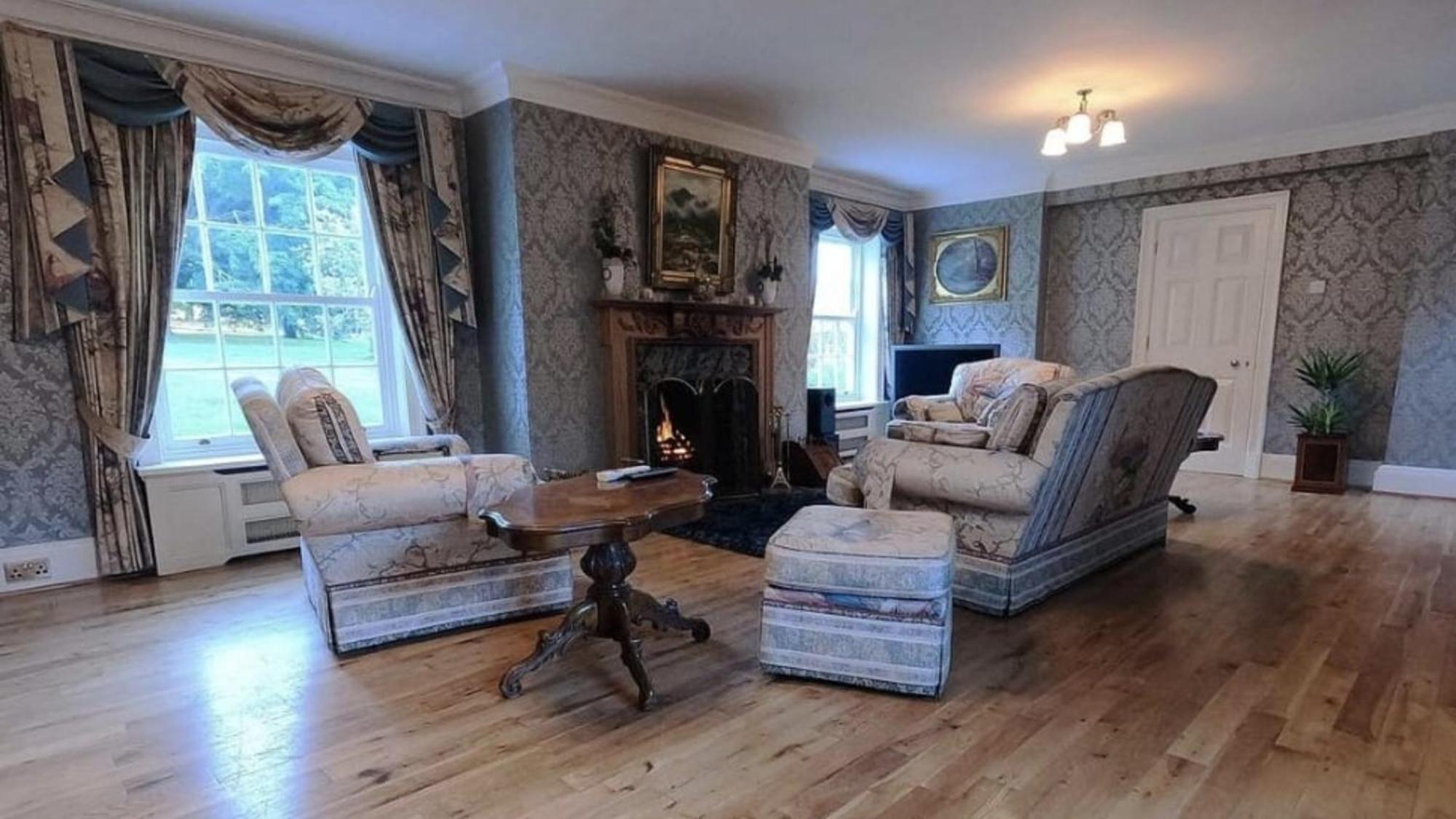 Burtree Country House, Tipi's, Treehouse & & House With Hot Tubs In A Private Garden Thirsk