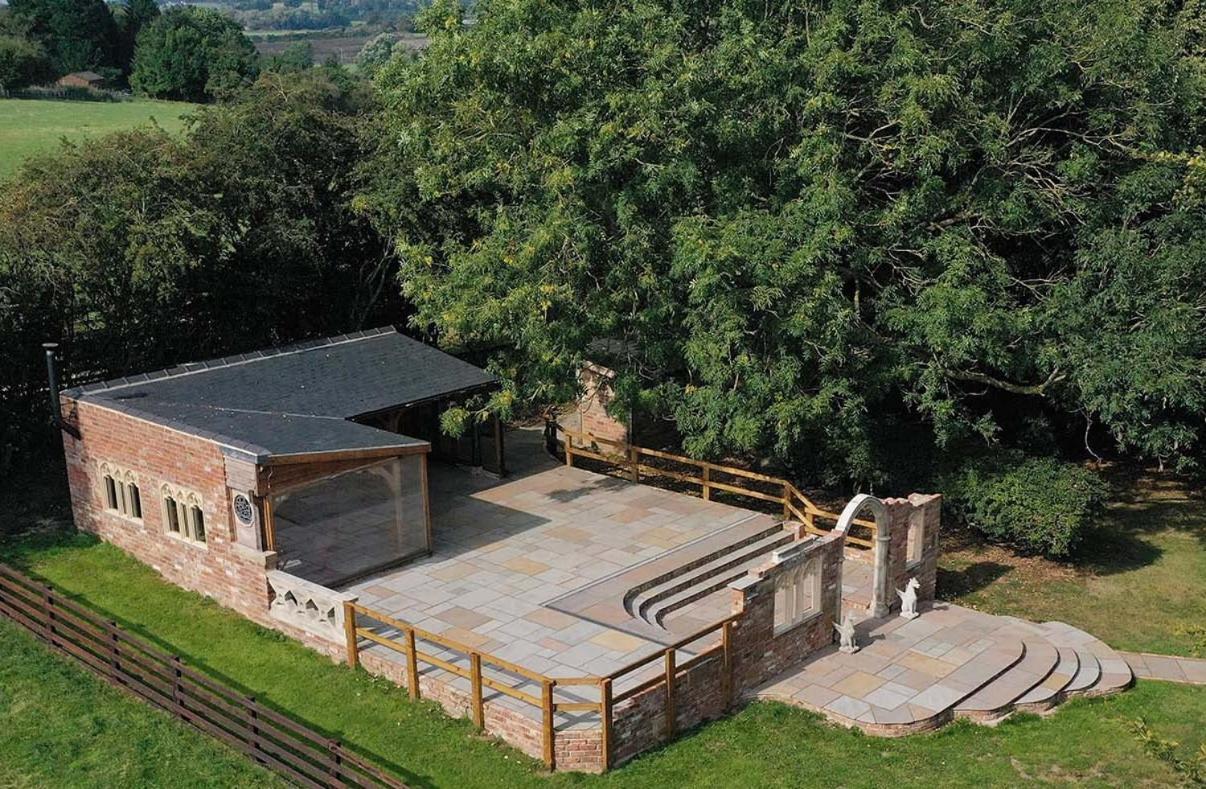 Burtree Country House, Tipi's, Treehouse & & House With Hot Tubs In A Private Garden Lodge Thirsk