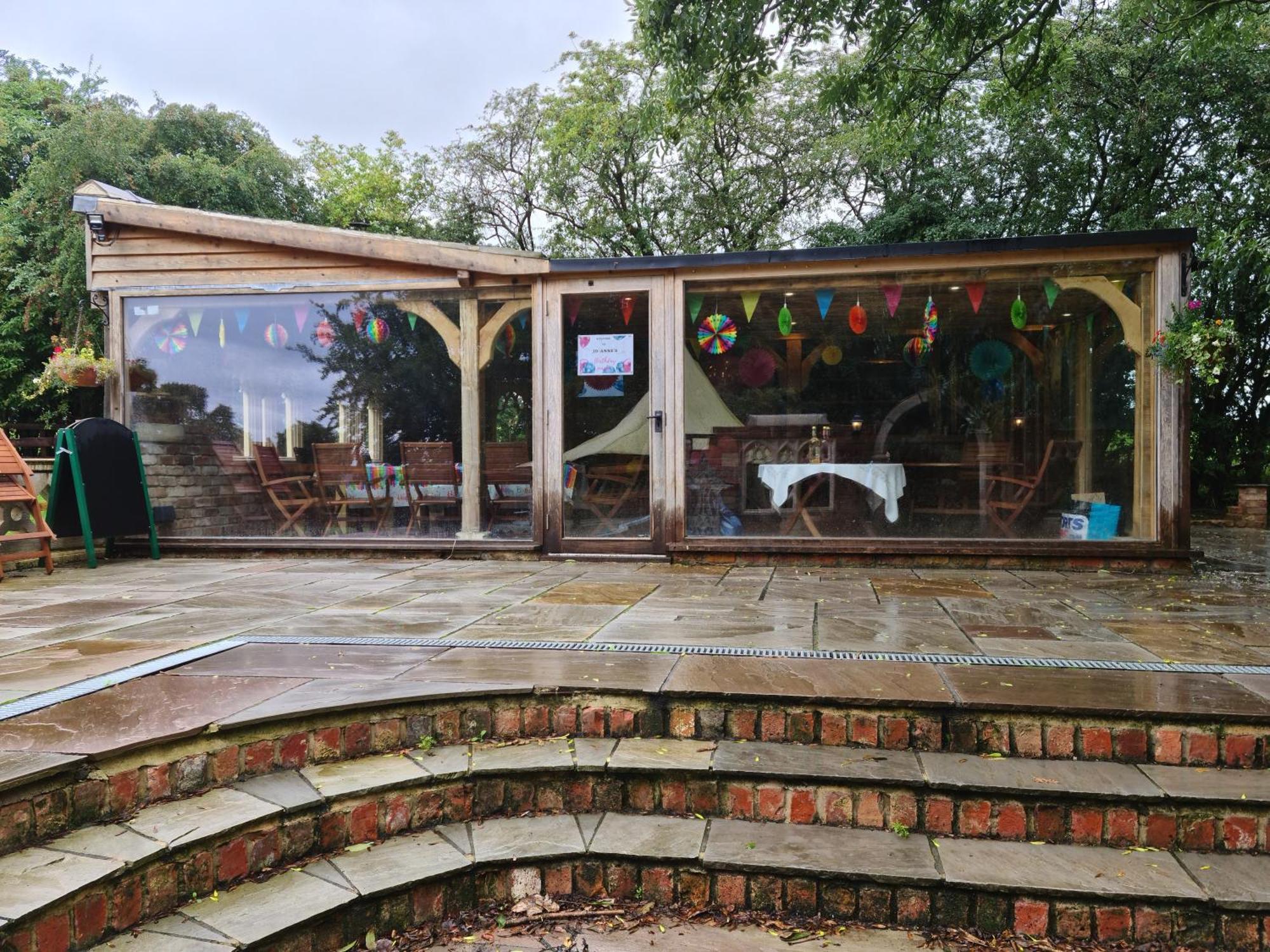 Lodge Burtree Country House, Tipi's, Treehouse & & House With Hot Tubs In A Private Garden Thirsk