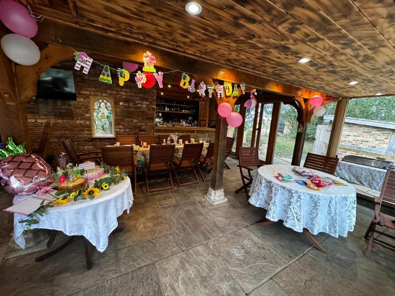Burtree Country House, Tipi's, Treehouse & & House With Hot Tubs In A Private Garden Lodge Thirsk