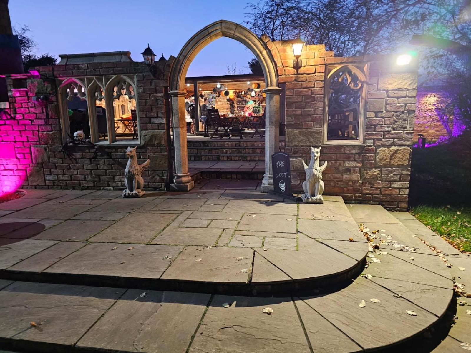 Burtree Country House, Tipi's, Treehouse & & House With Hot Tubs In A Private Garden * Thirsk