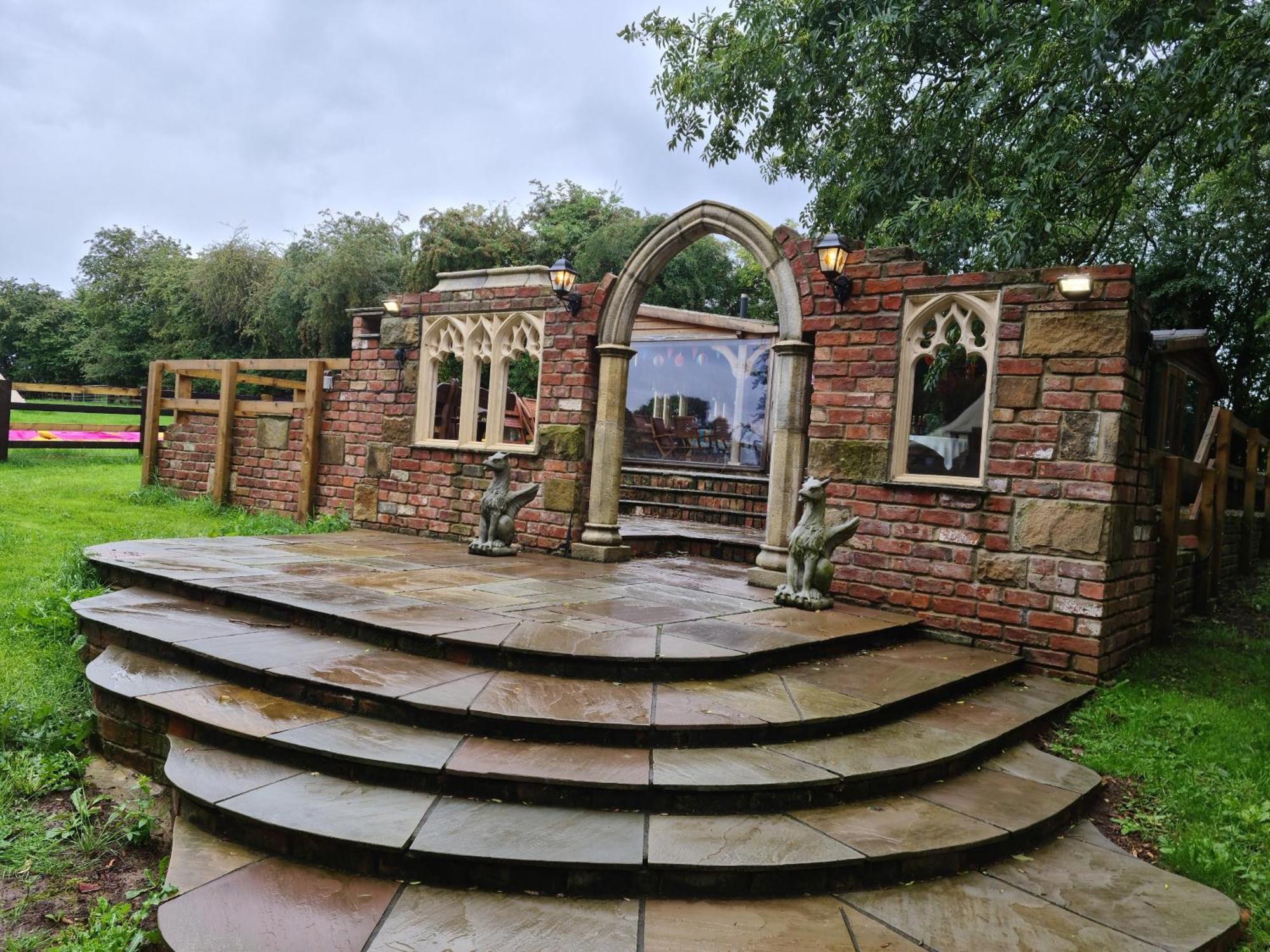Lodge Burtree Country House, Tipi's, Treehouse & & House With Hot Tubs In A Private Garden Thirsk